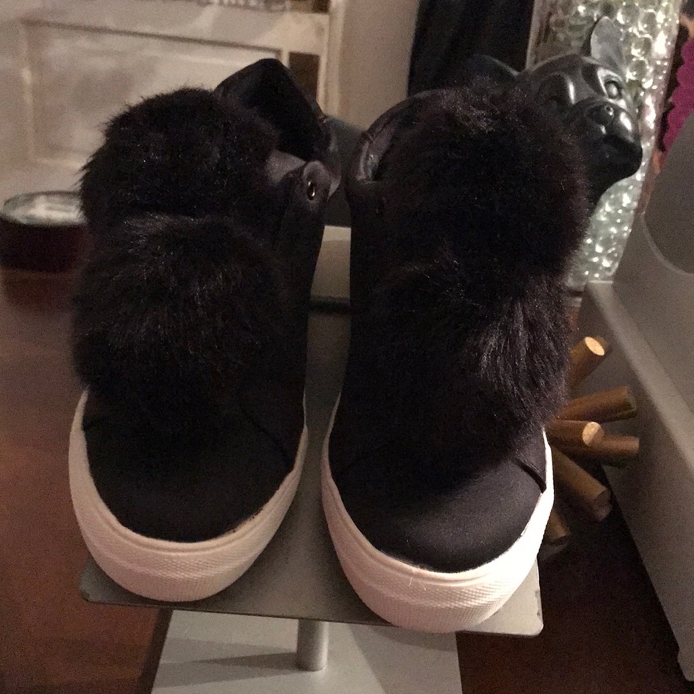 Mossimo black sneaker size 7